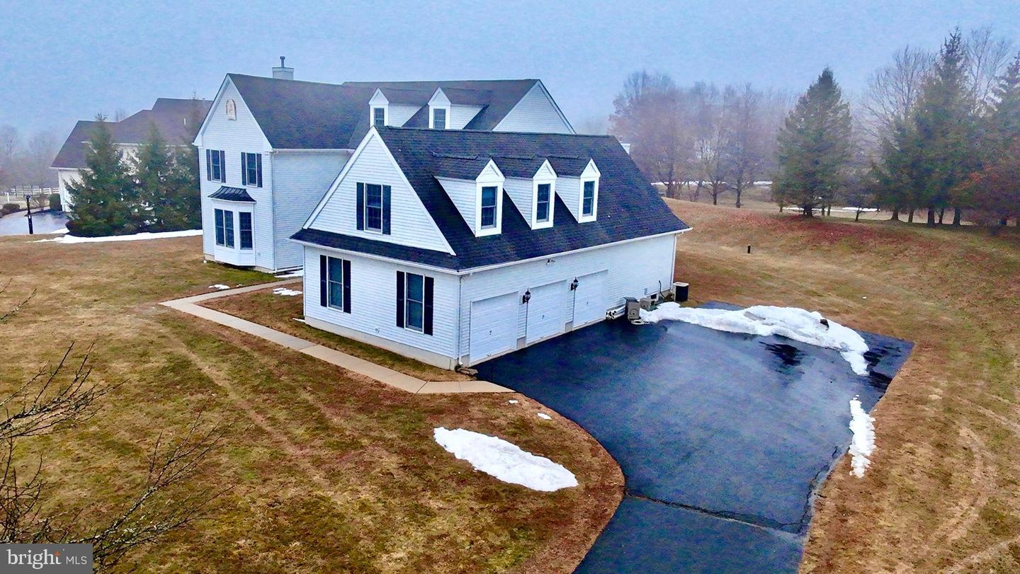 3 MANCHUR COURT