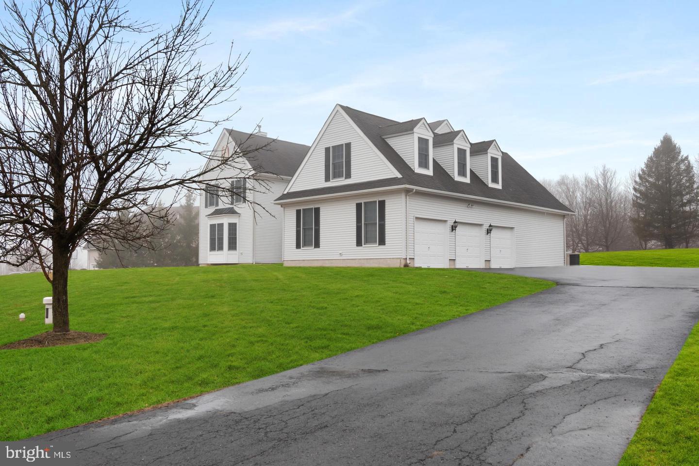 3 MANCHUR COURT