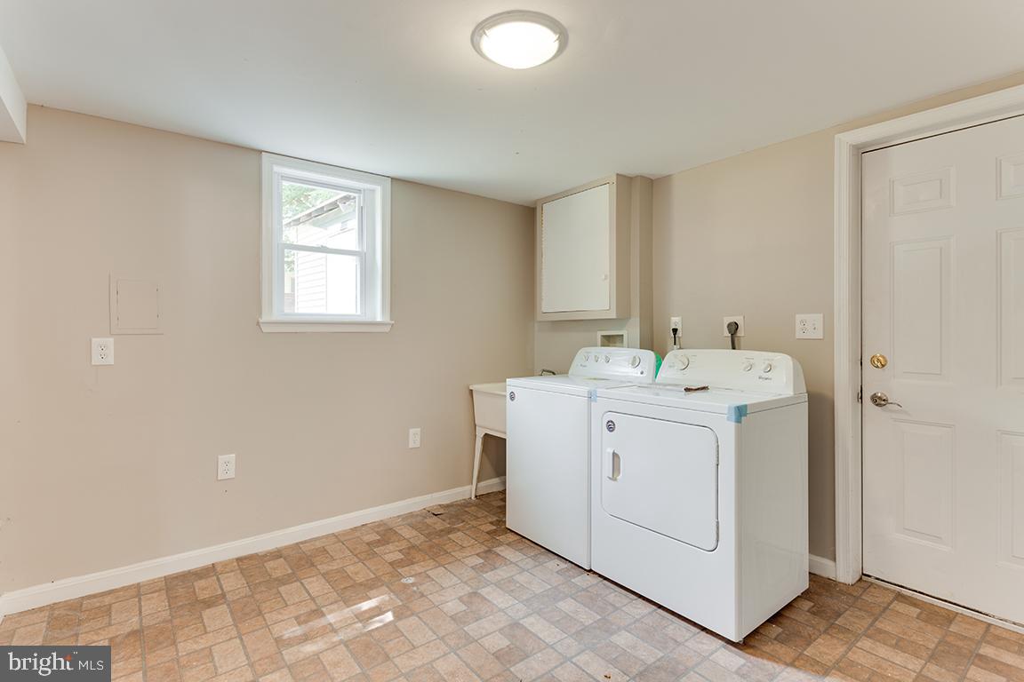 STONEYBROOK ESTATES - Residential Lease