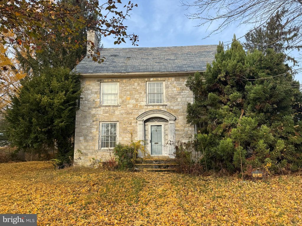 Photo of 560 E Baltimore St, GREENCASTLE, PA 17225 (MLS # PAFL2031520)