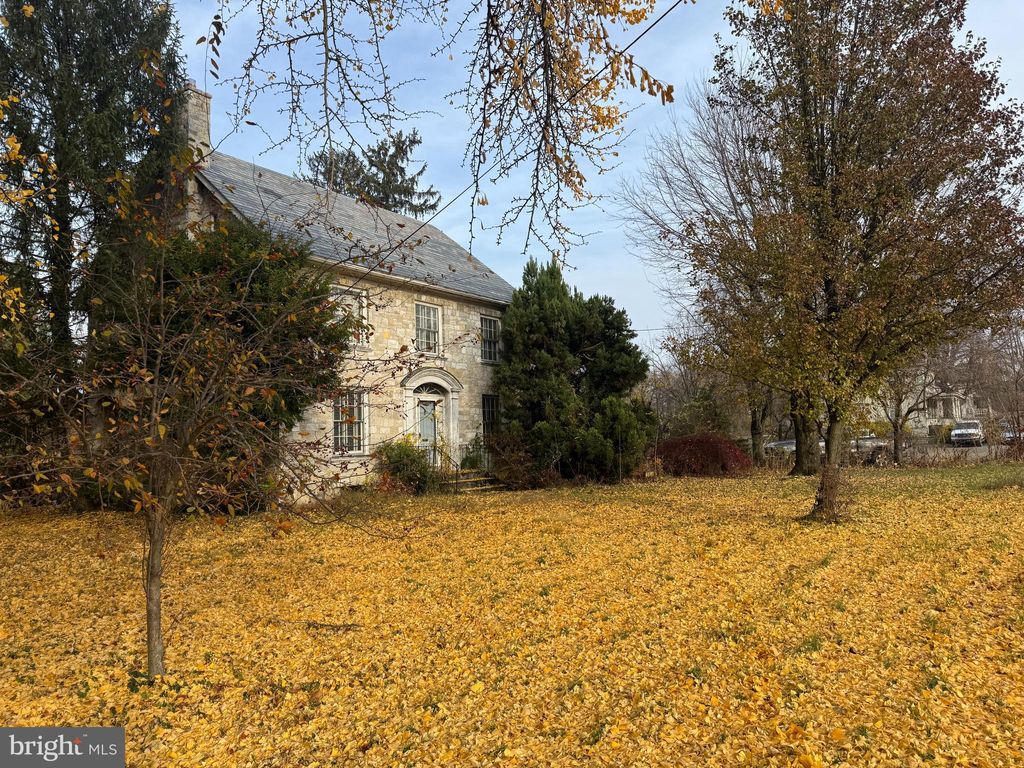 Photo of 560 E Baltimore St, GREENCASTLE, PA 17225 (MLS # PAFL2031520)