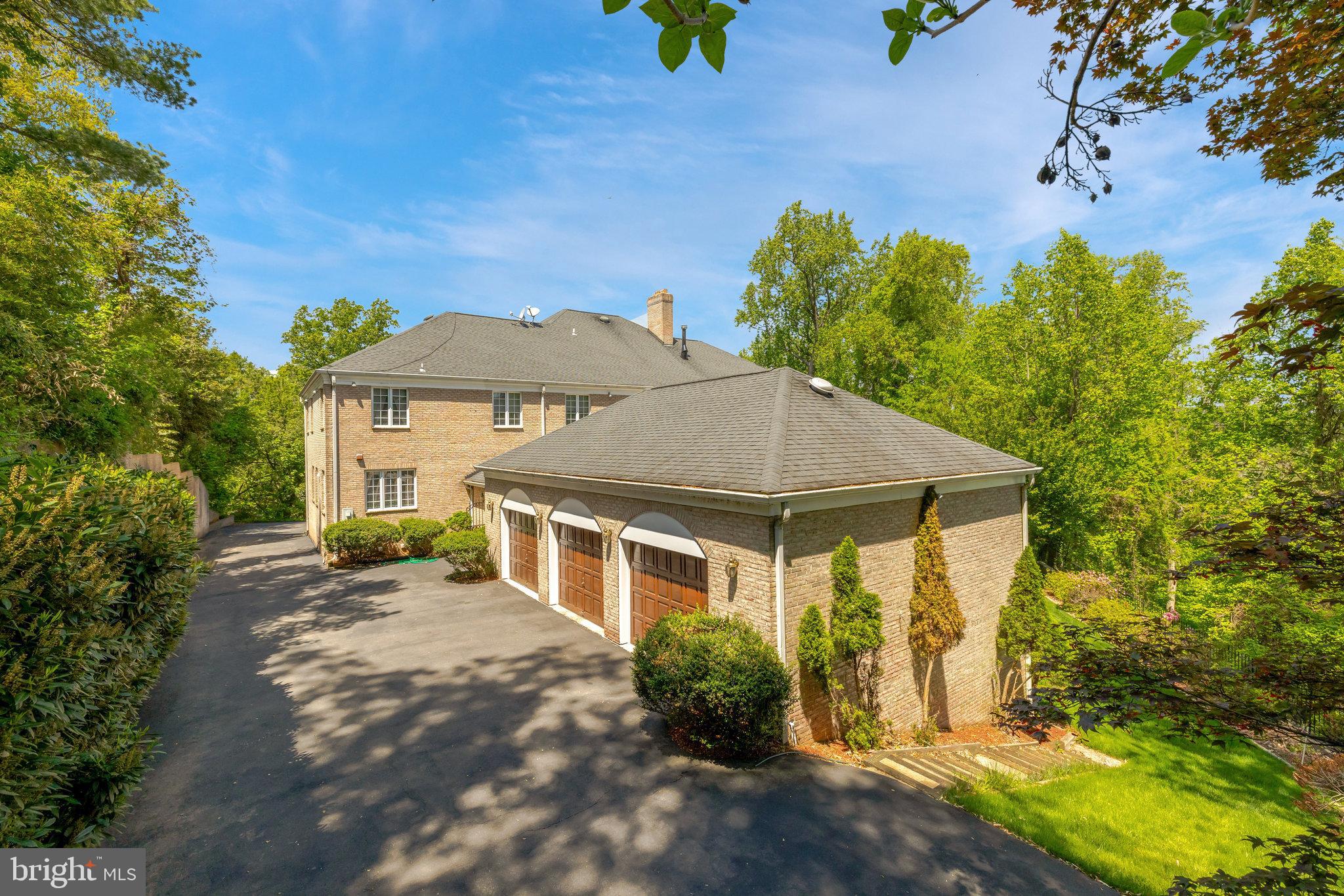 RIVER OAKS - Residential