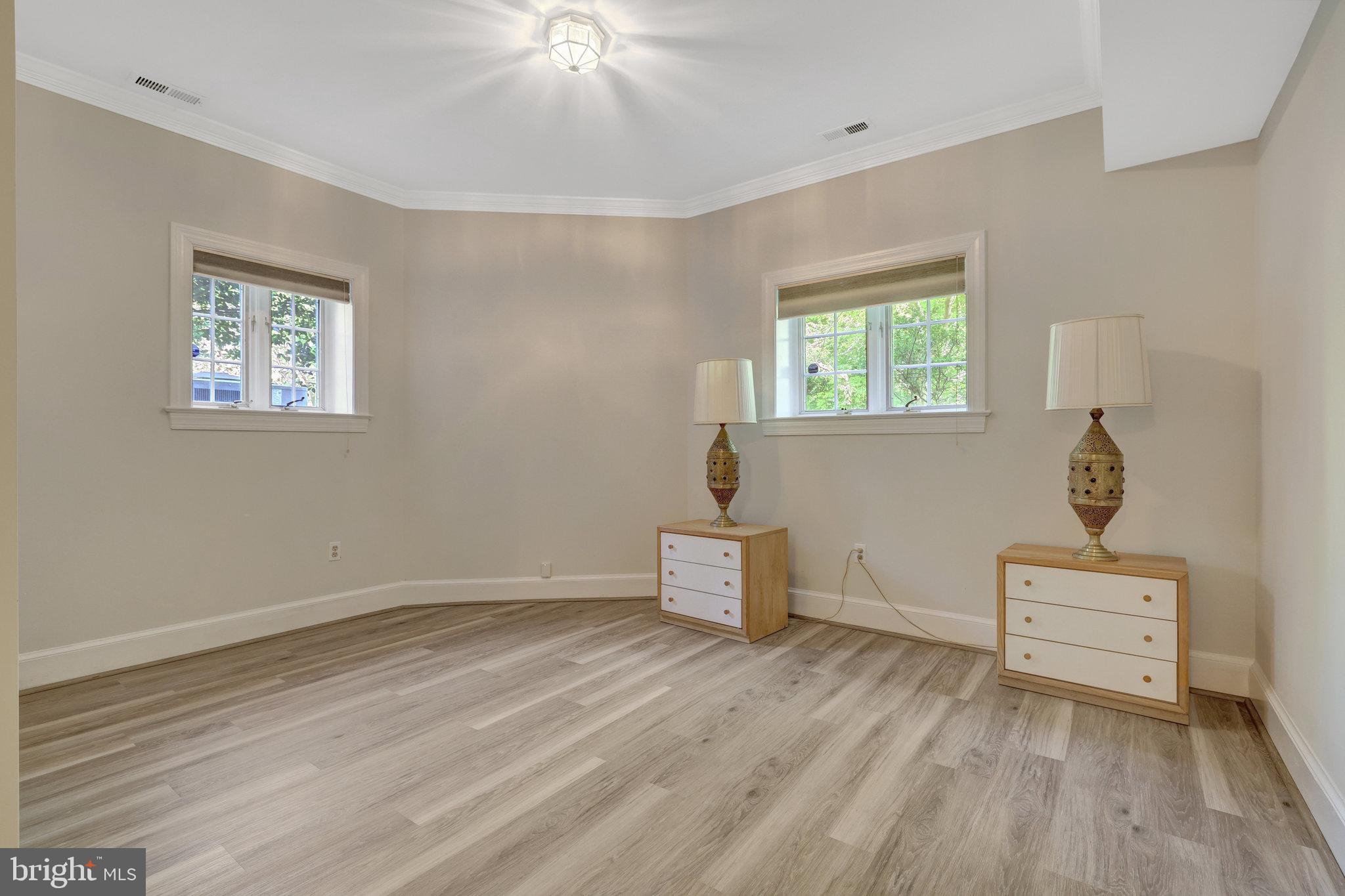 RIVER OAKS - Residential