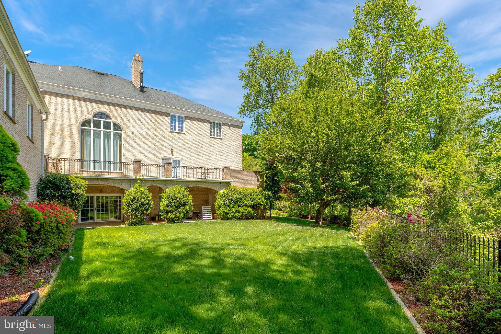 RIVER OAKS - Residential