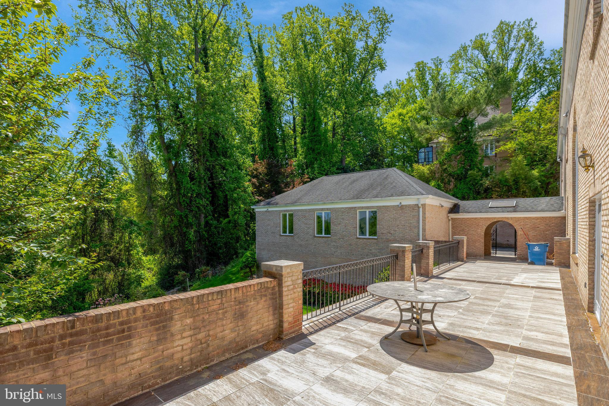 RIVER OAKS - Residential