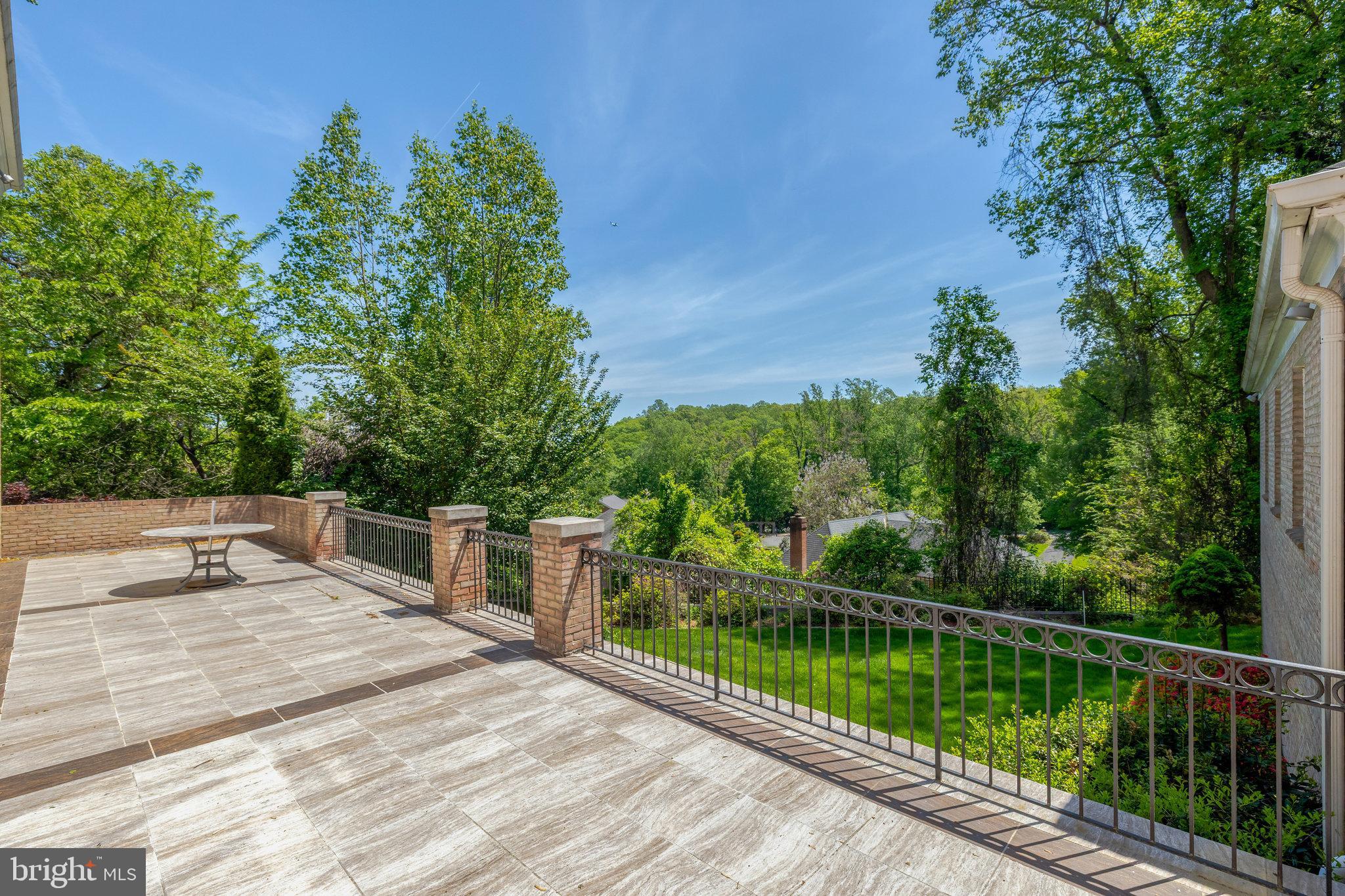 RIVER OAKS - Residential