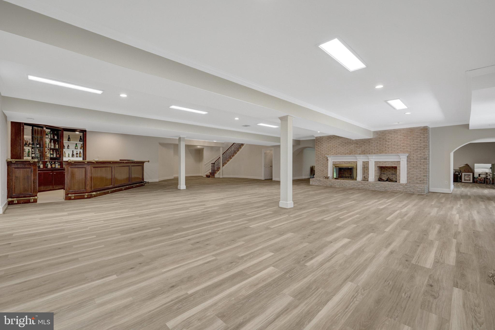 RIVER OAKS - Residential