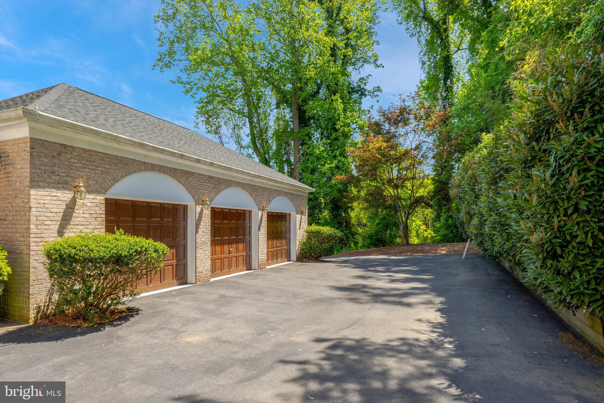 RIVER OAKS - Residential