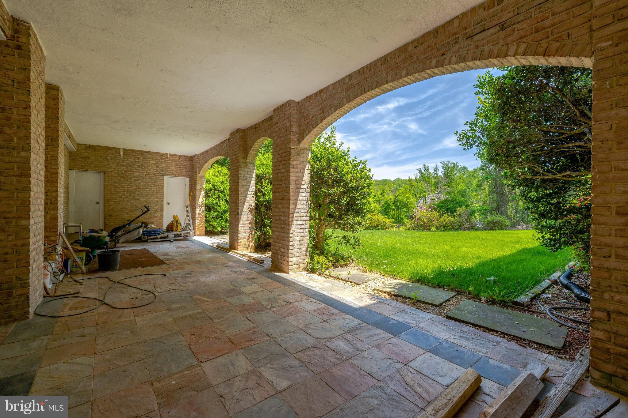 RIVER OAKS - Residential