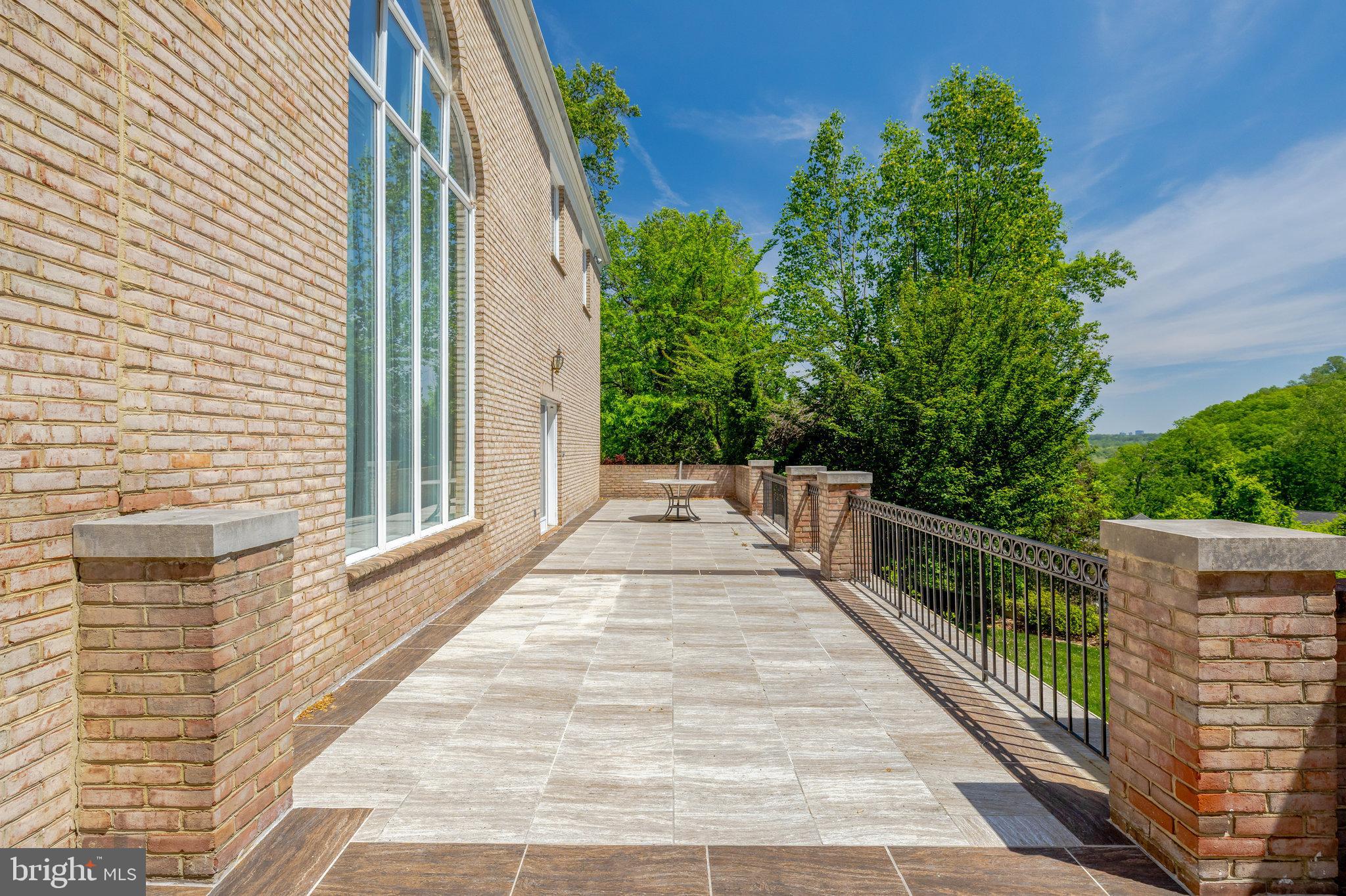 RIVER OAKS - Residential