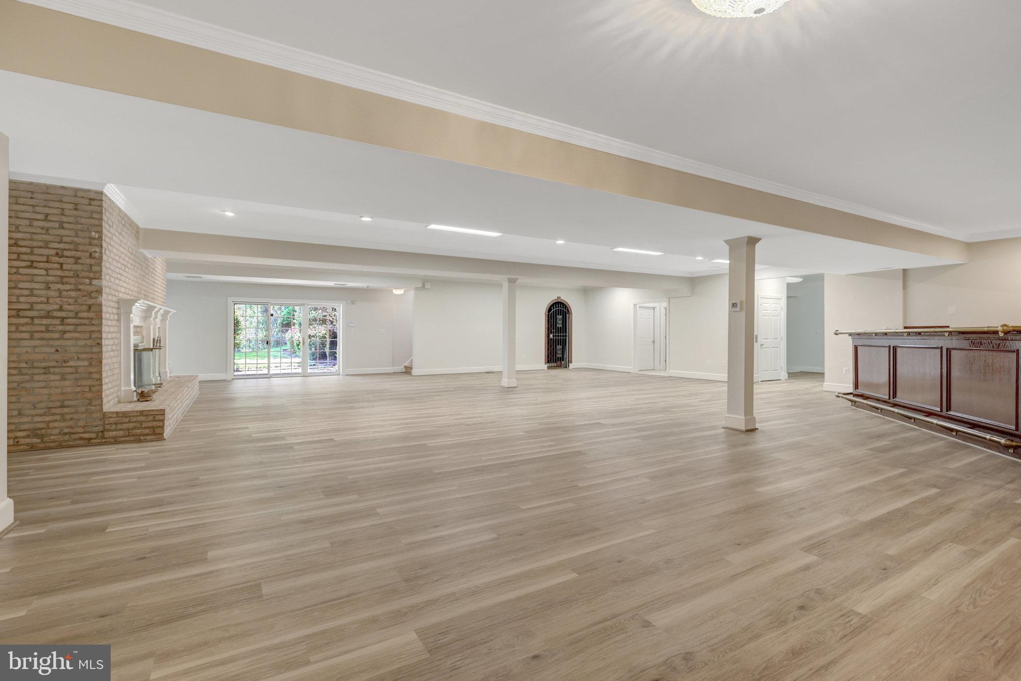 RIVER OAKS - Residential