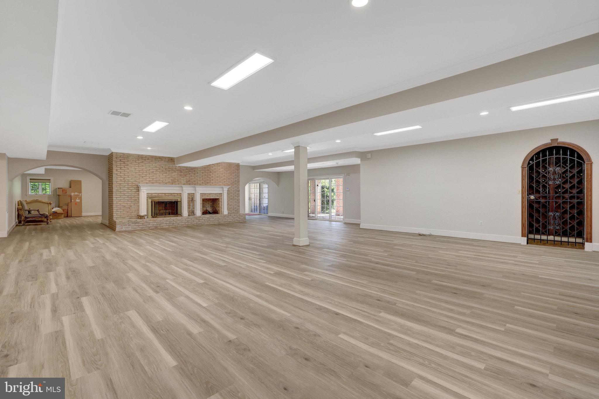 RIVER OAKS - Residential