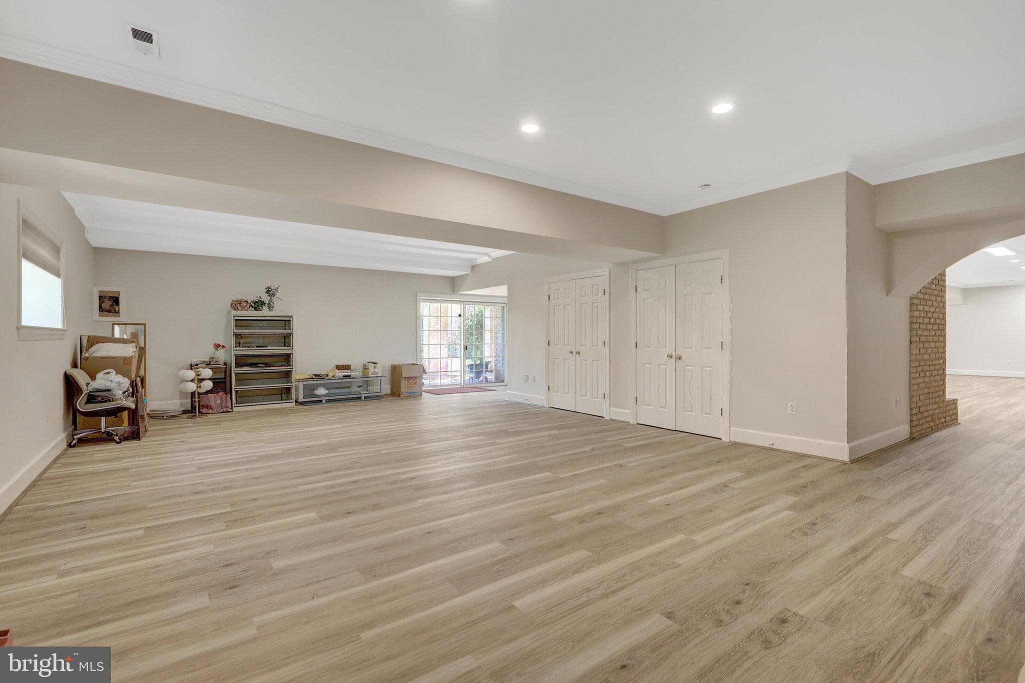 RIVER OAKS - Residential