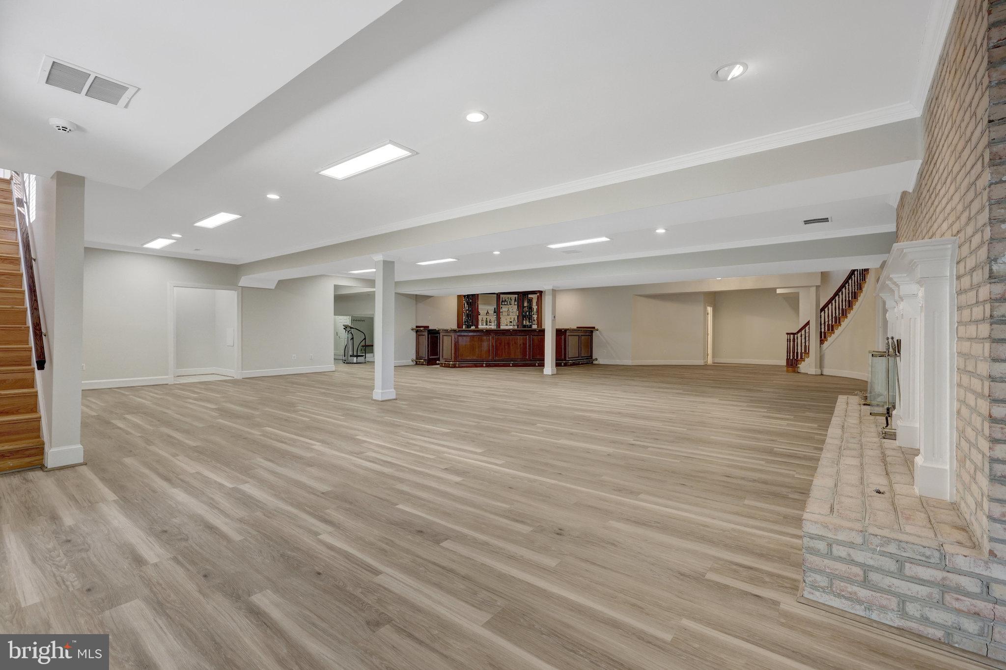 RIVER OAKS - Residential