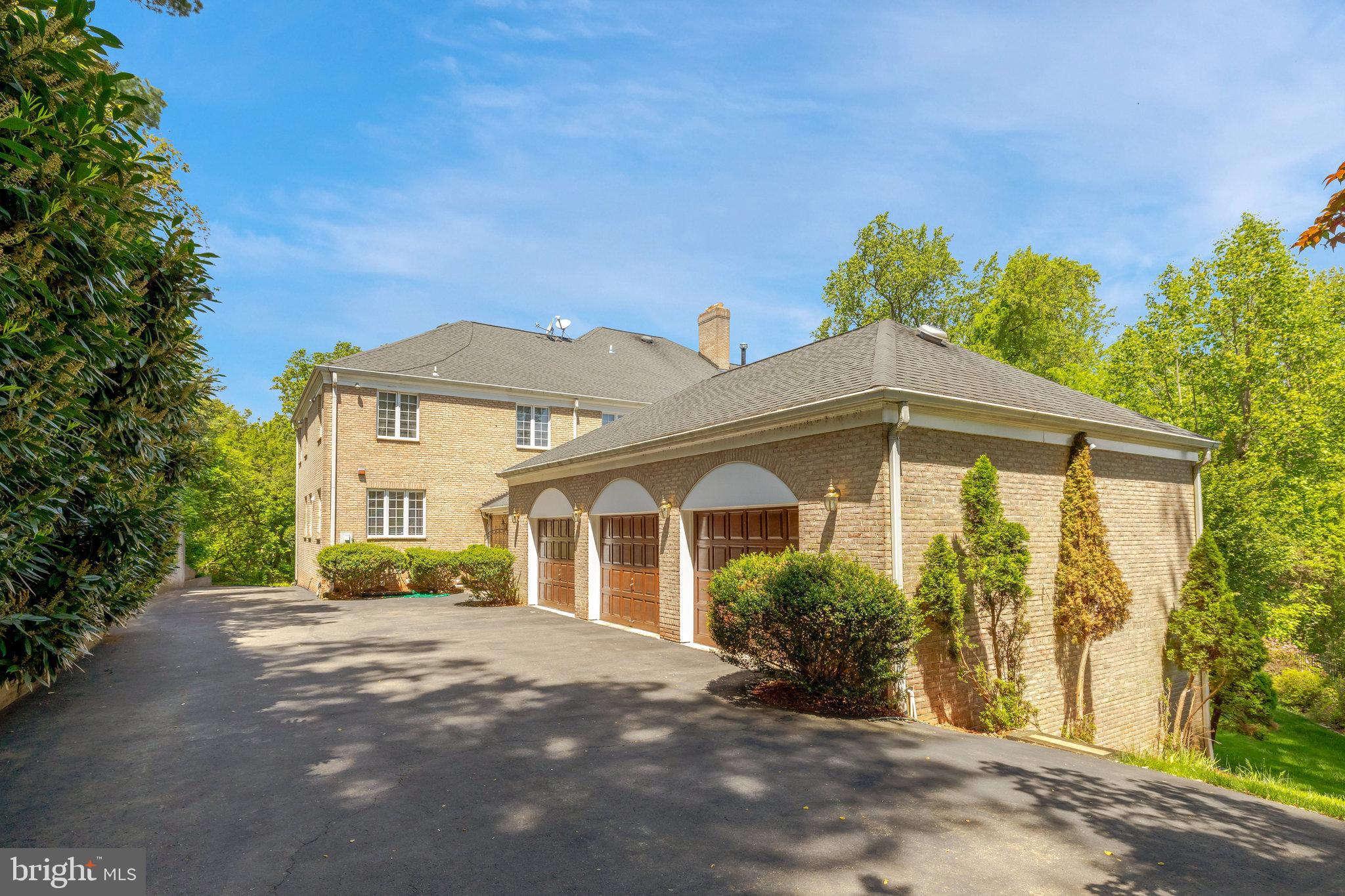 RIVER OAKS - Residential