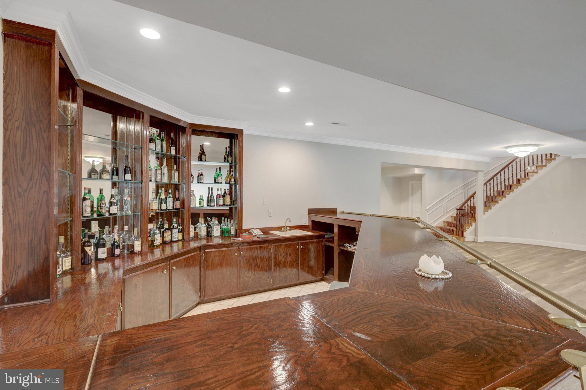 RIVER OAKS - Residential