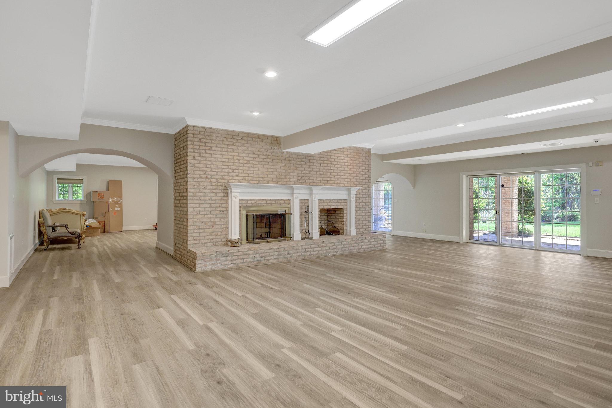 RIVER OAKS - Residential