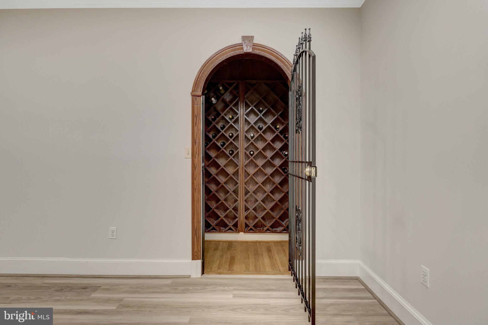 RIVER OAKS - Residential