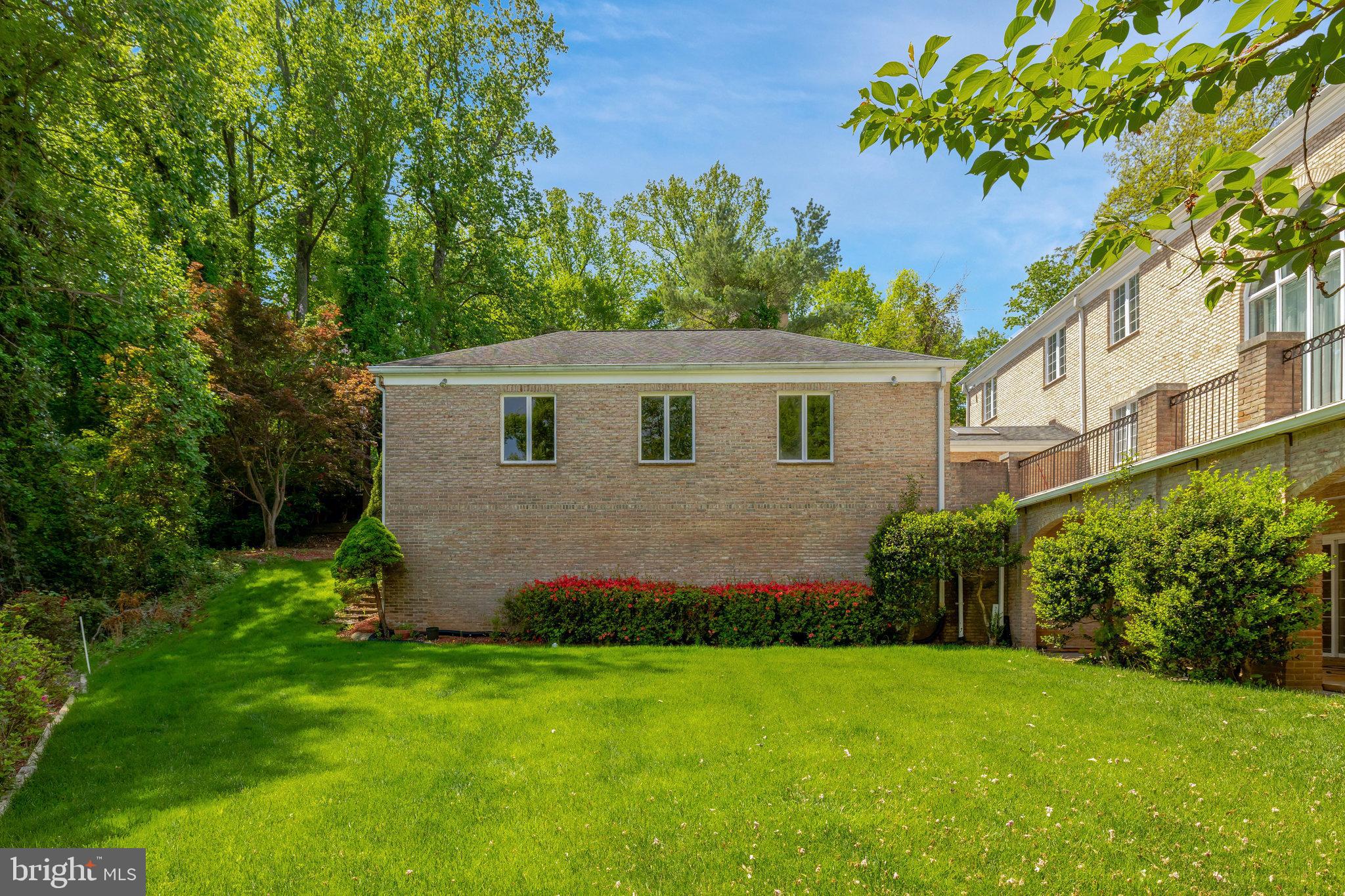 RIVER OAKS - Residential