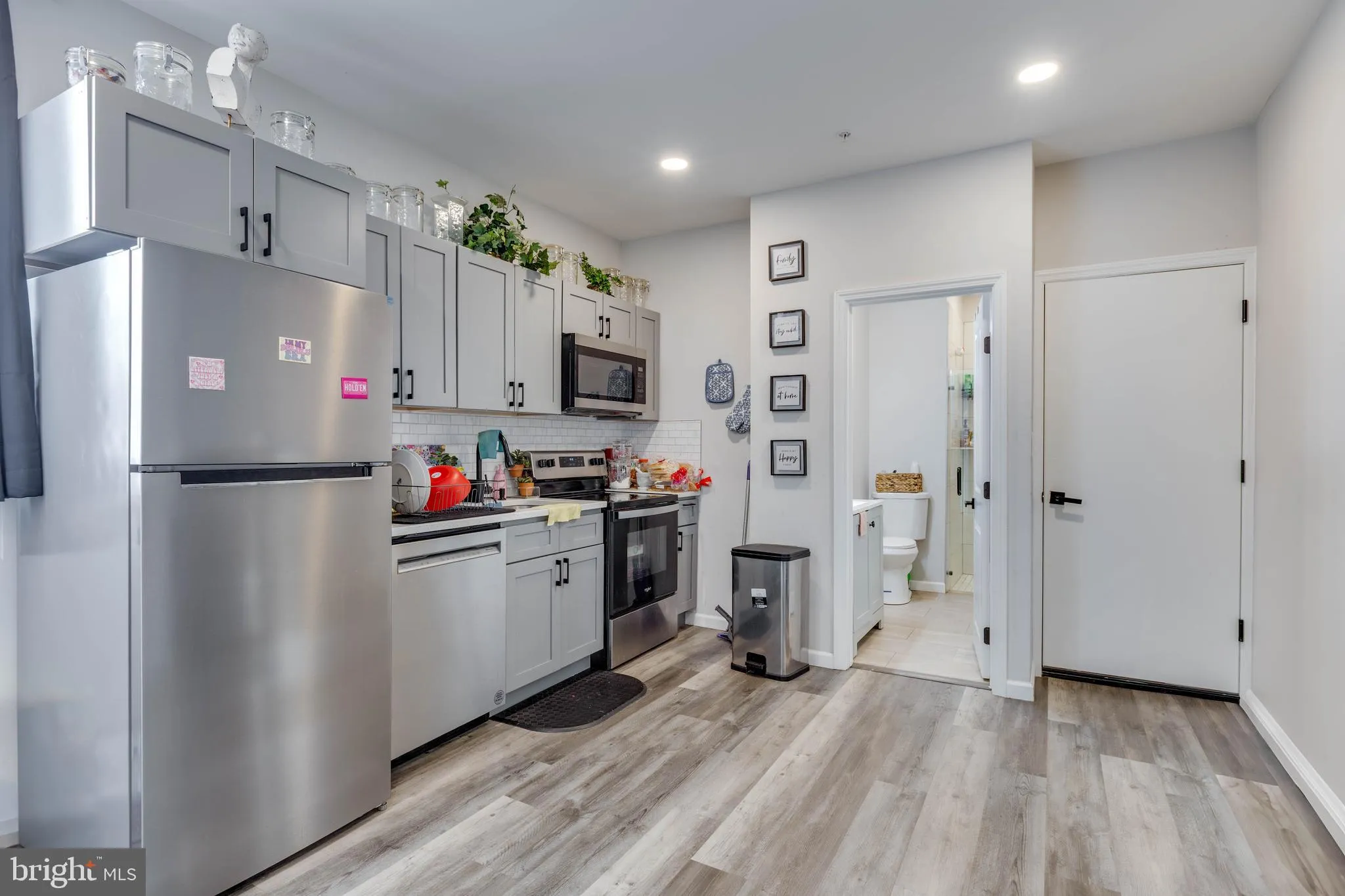 Philadelphia, Pennsylvania 19122, United States, 6 Bedrooms Bedrooms, ,4 BathroomsBathrooms,Residential,Active,182722