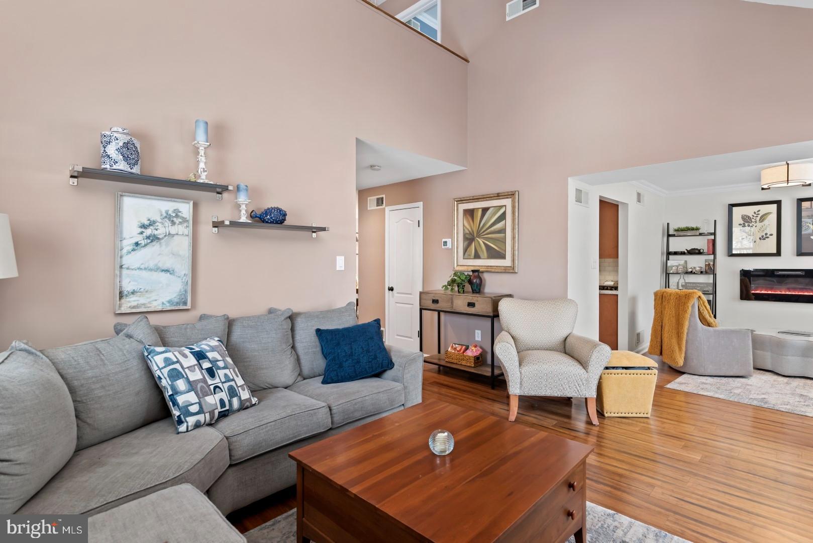 SUMMIT POINTE - Residential