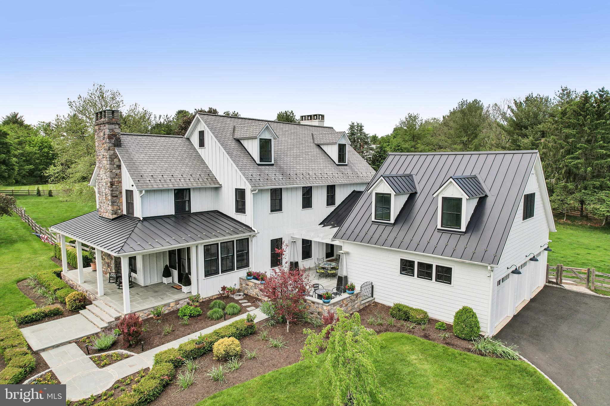 WINDY HOLLOW - Residential