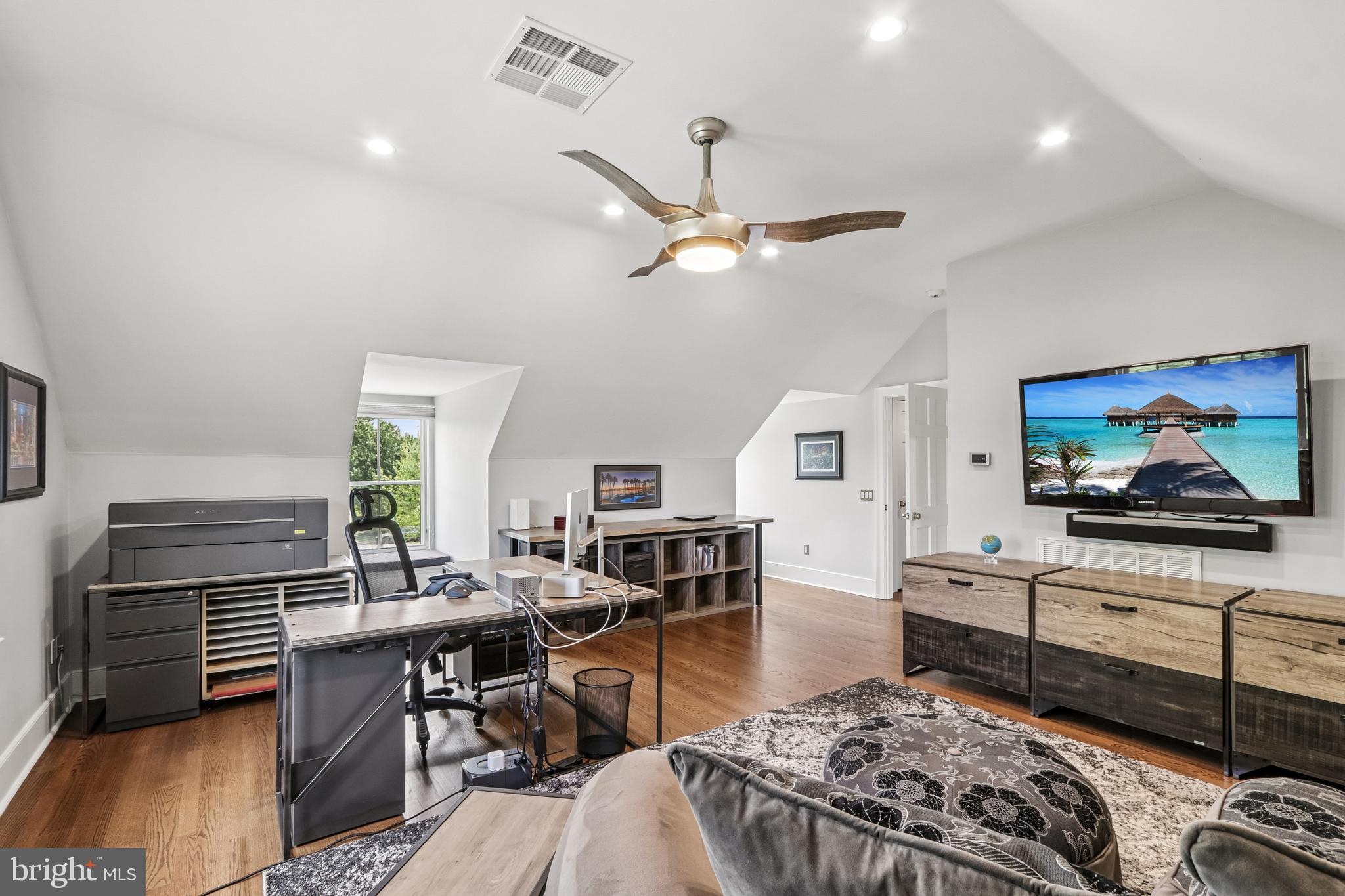 WINDY HOLLOW - Residential