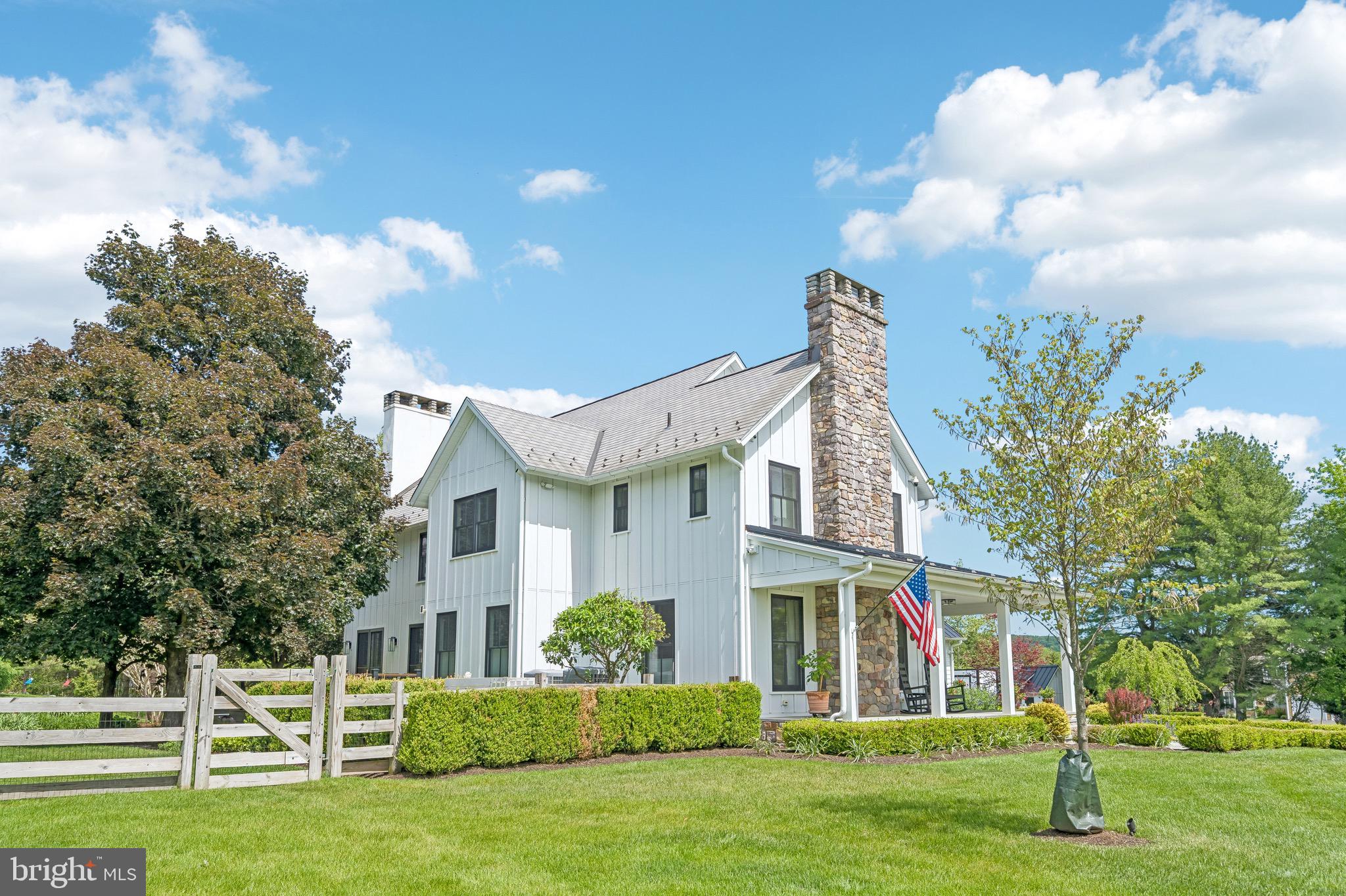 WINDY HOLLOW - Residential