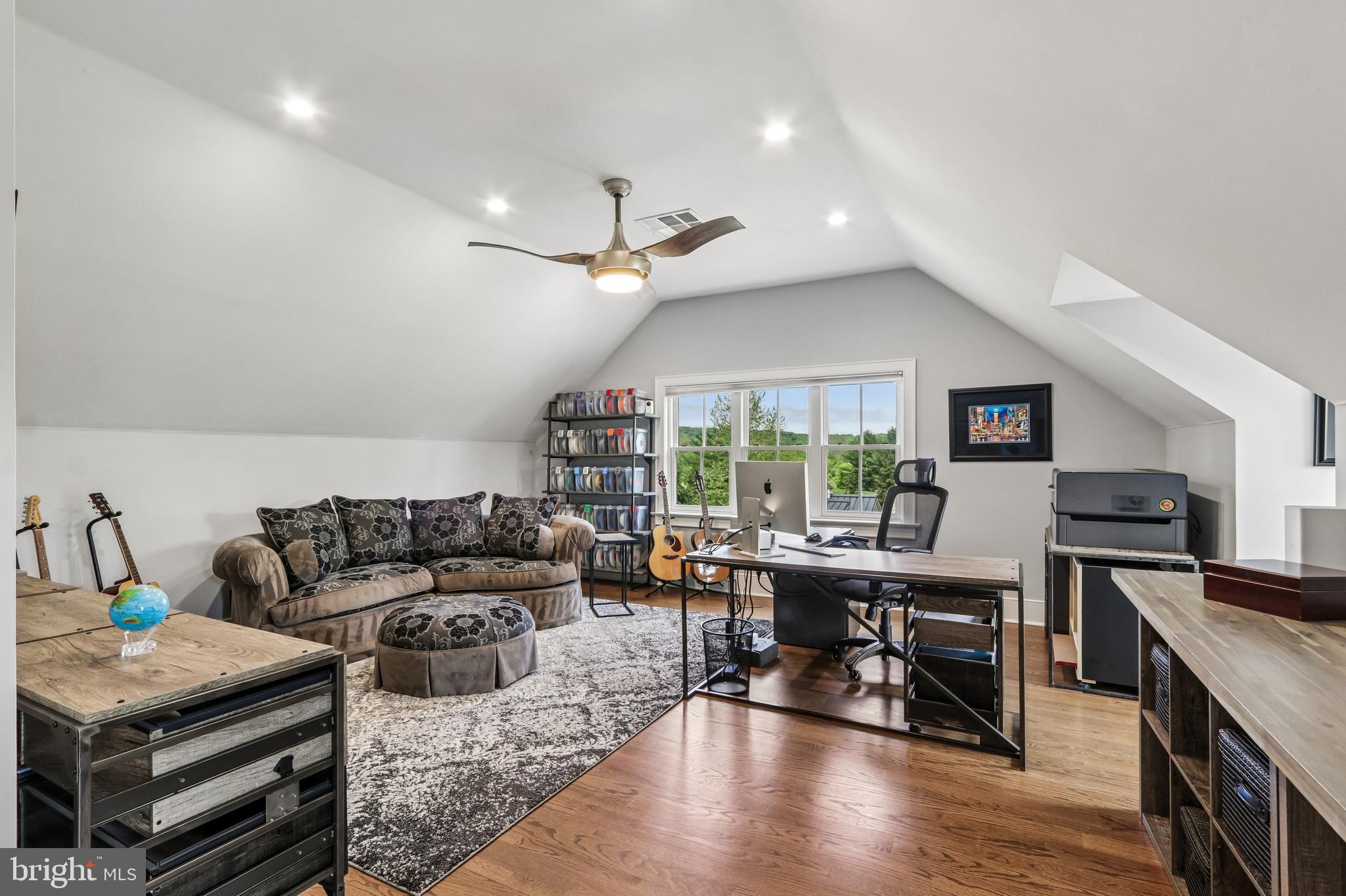 WINDY HOLLOW - Residential