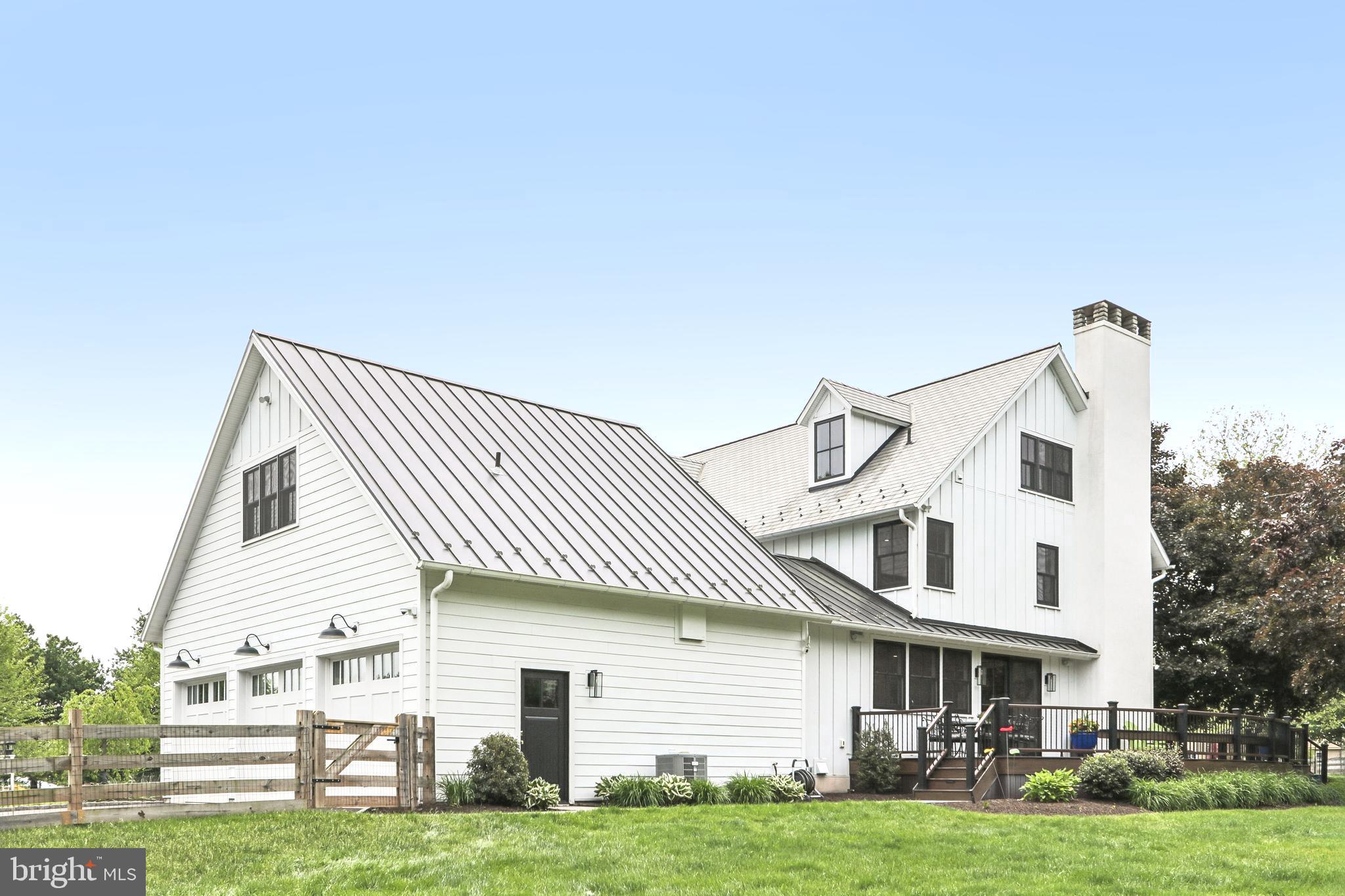 WINDY HOLLOW - Residential