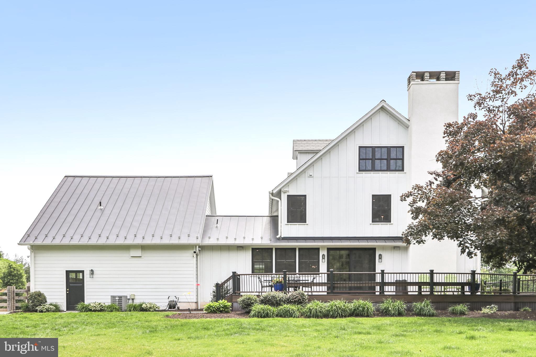 WINDY HOLLOW - Residential