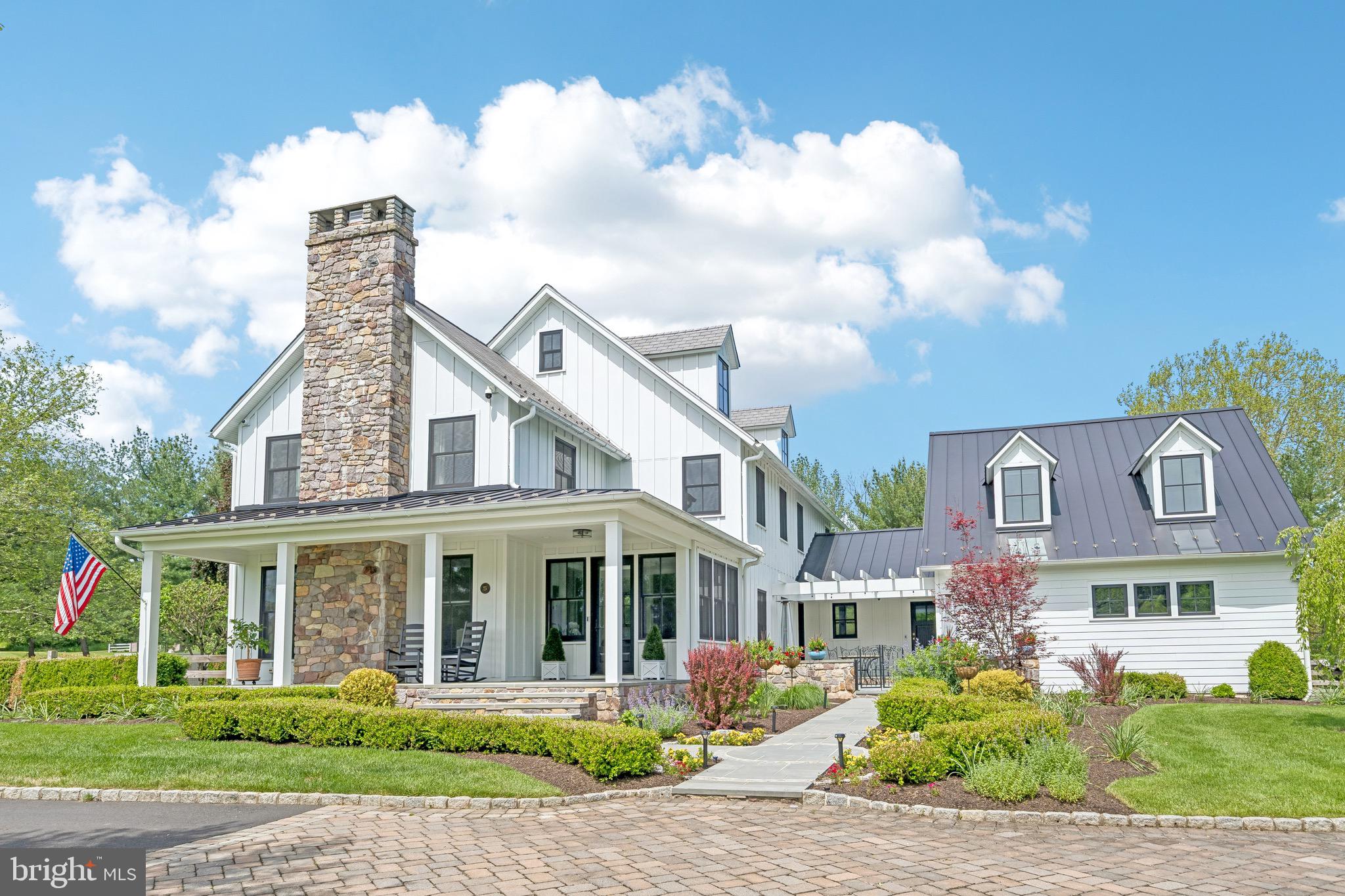 WINDY HOLLOW - Residential