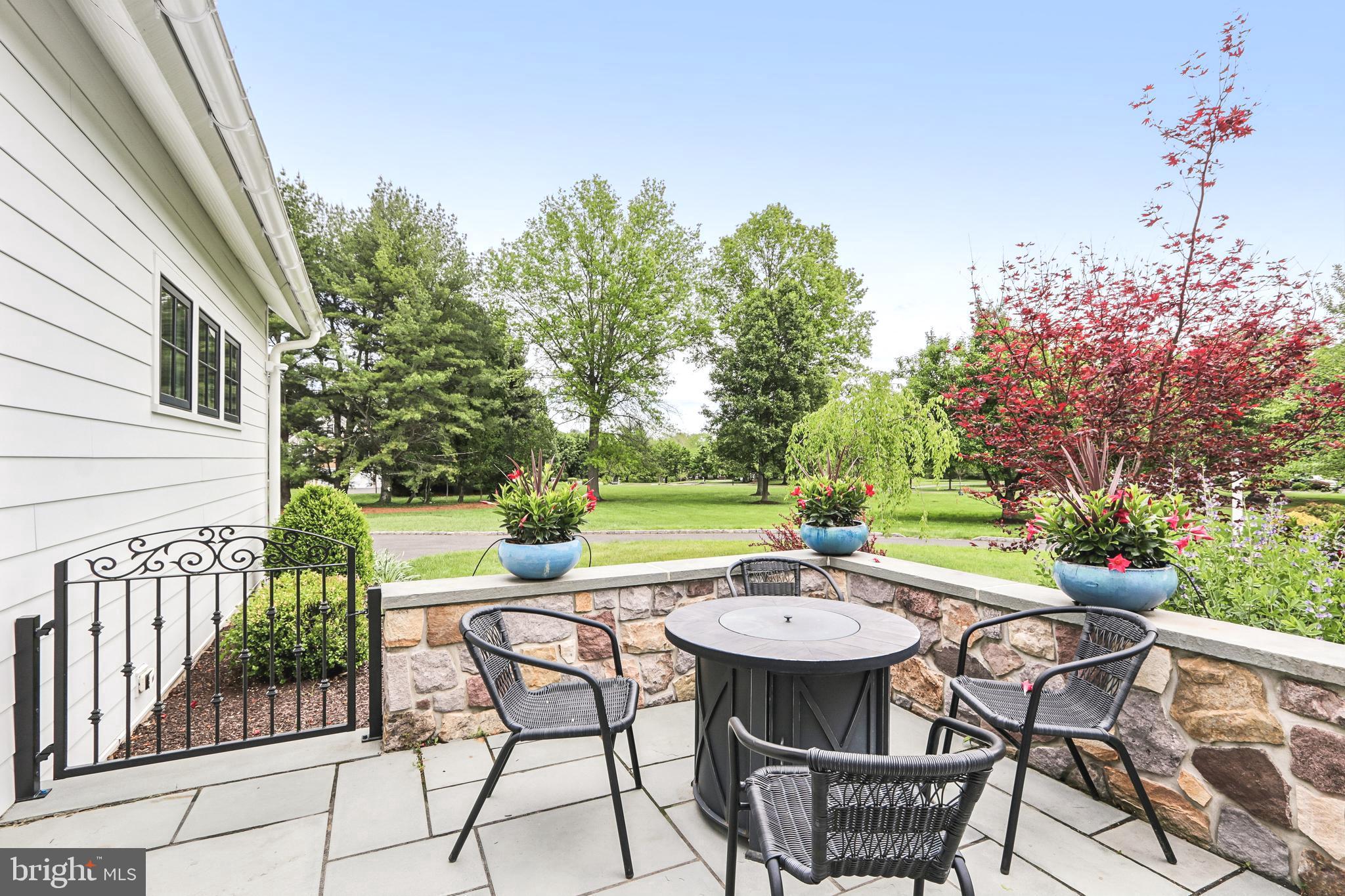 WINDY HOLLOW - Residential