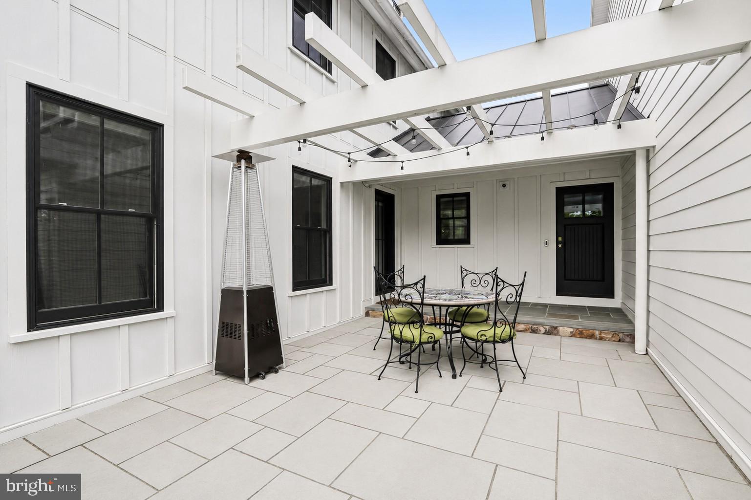 WINDY HOLLOW - Residential