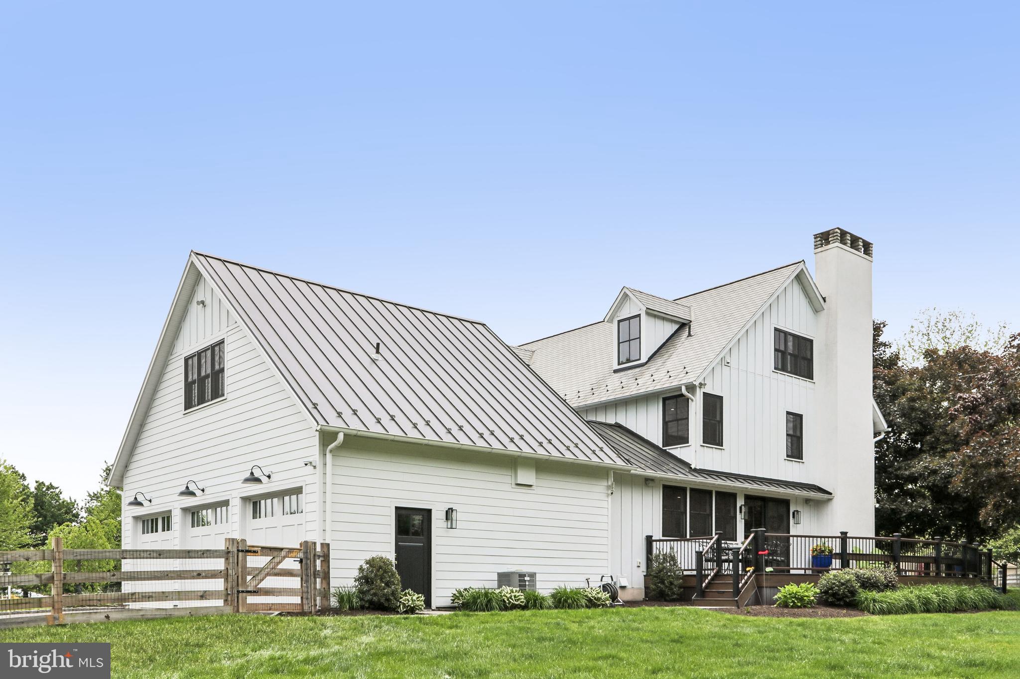 WINDY HOLLOW - Residential