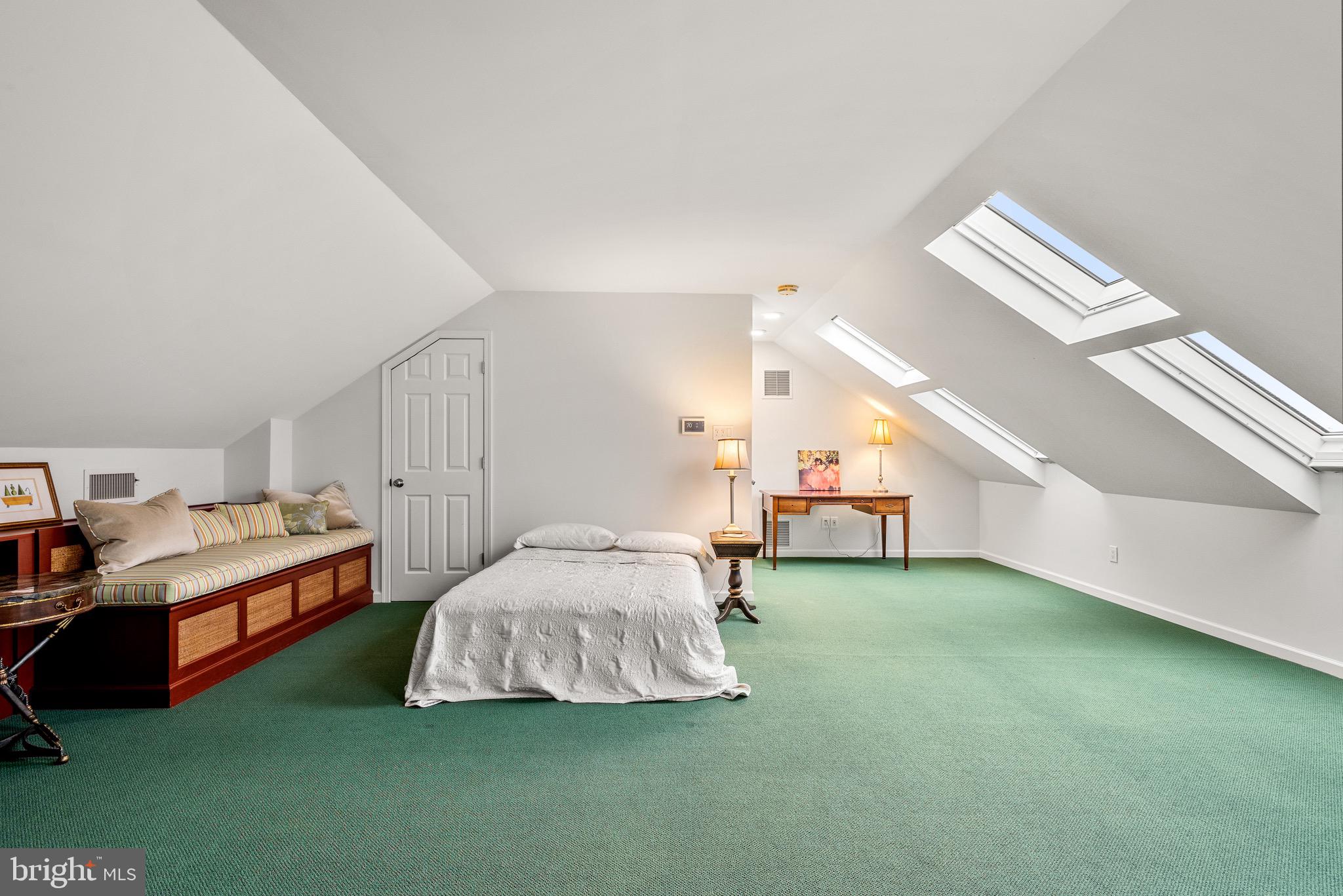 STURBRIDGE - Residential