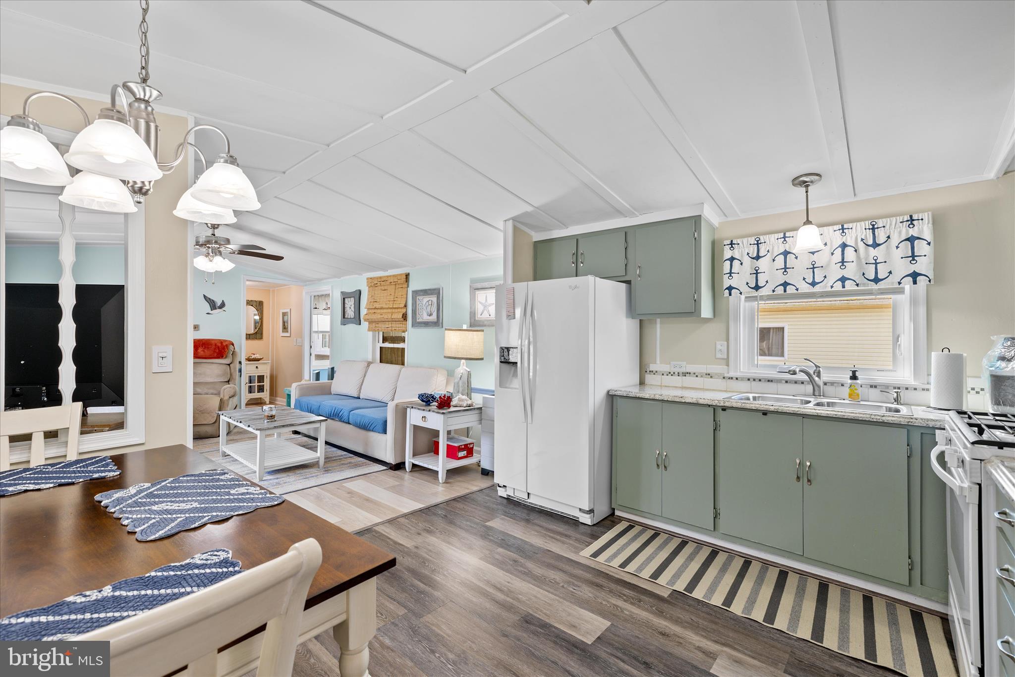 ANGOLA BEACH - Residential