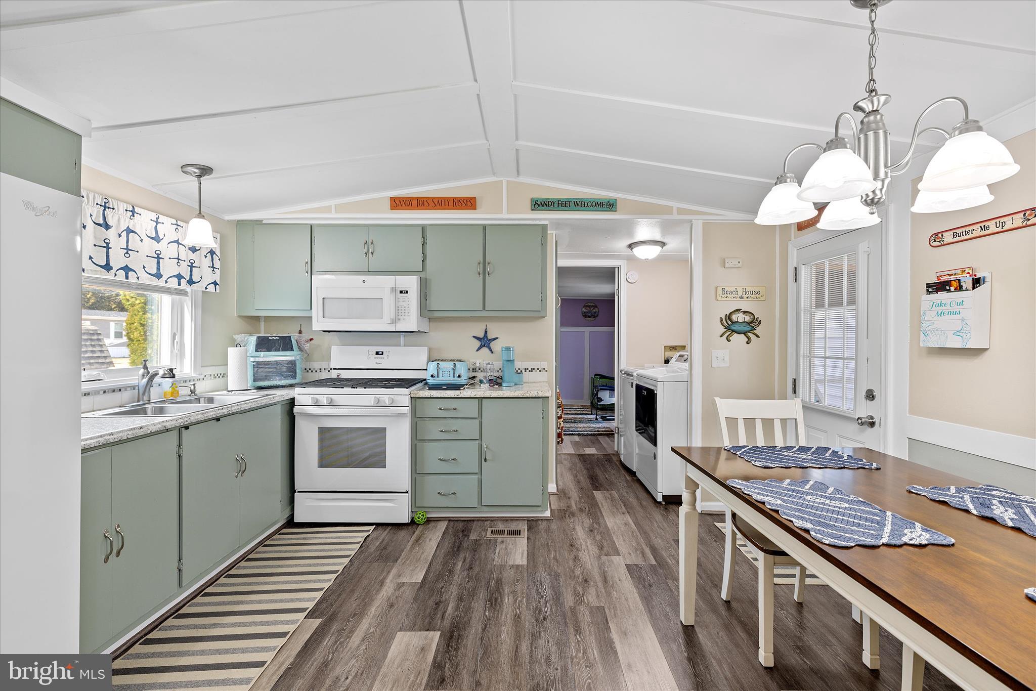 ANGOLA BEACH - Residential