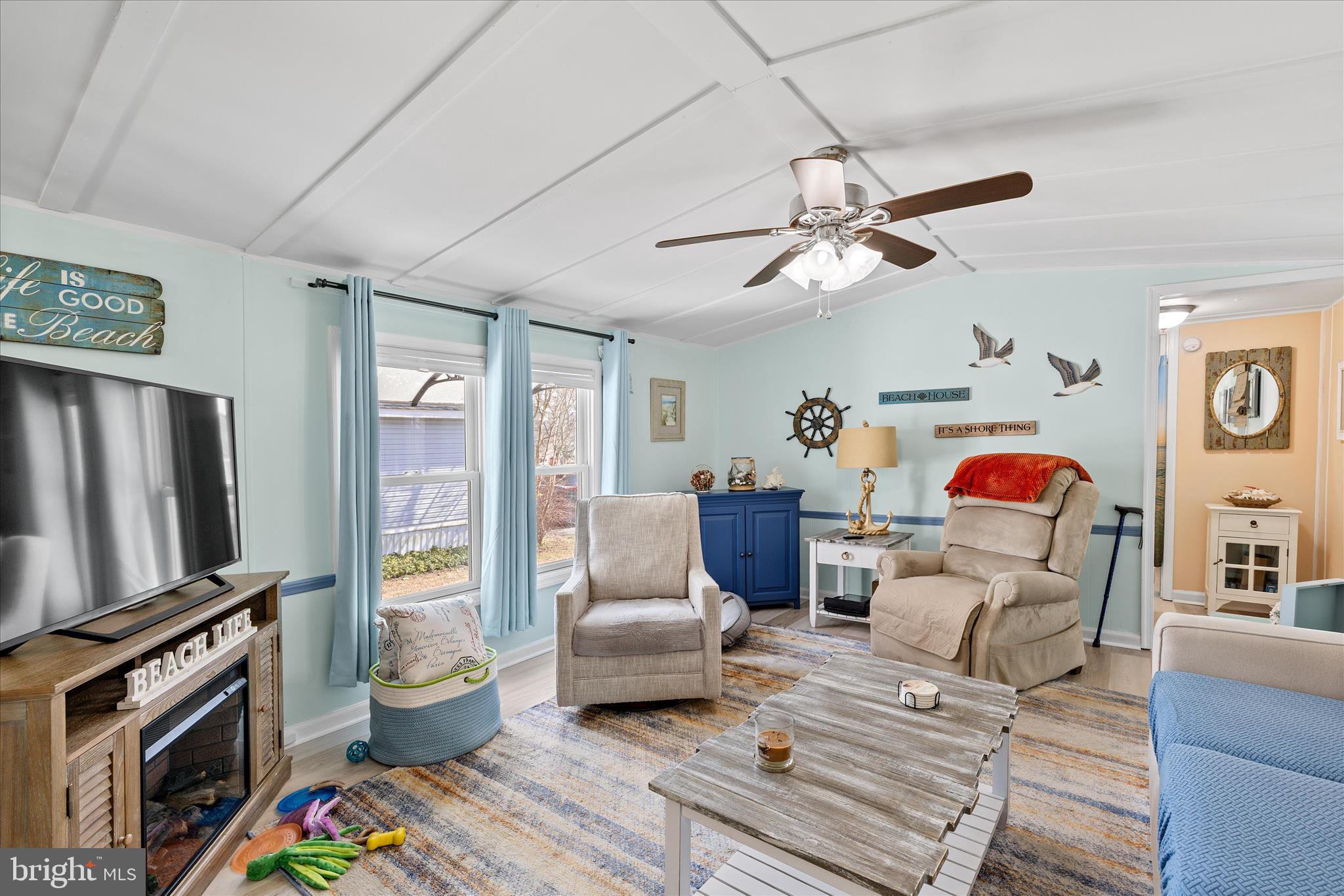 ANGOLA BEACH - Residential