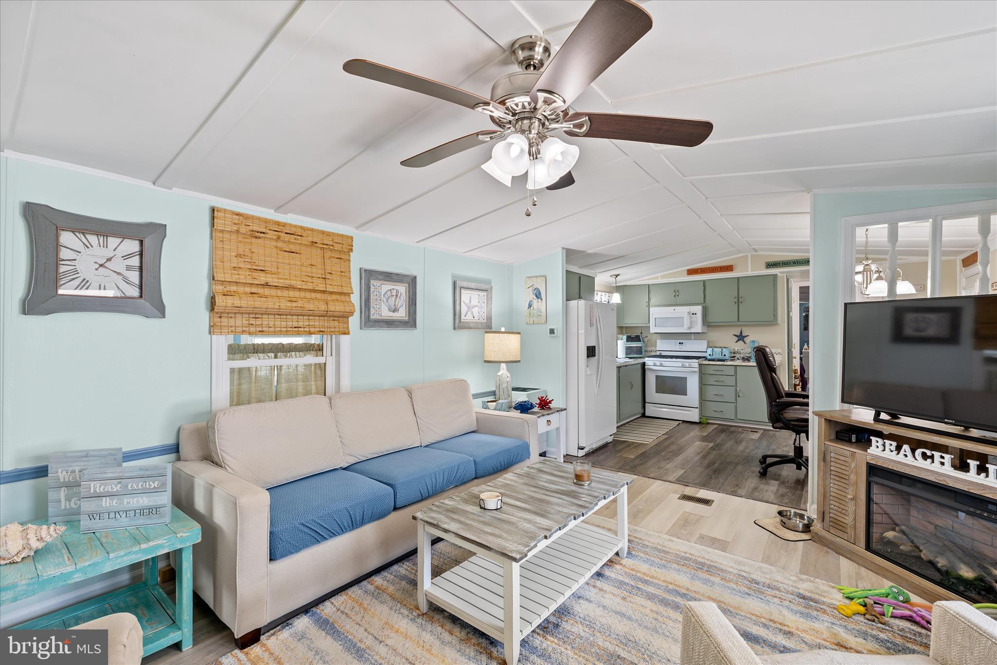 ANGOLA BEACH - Residential