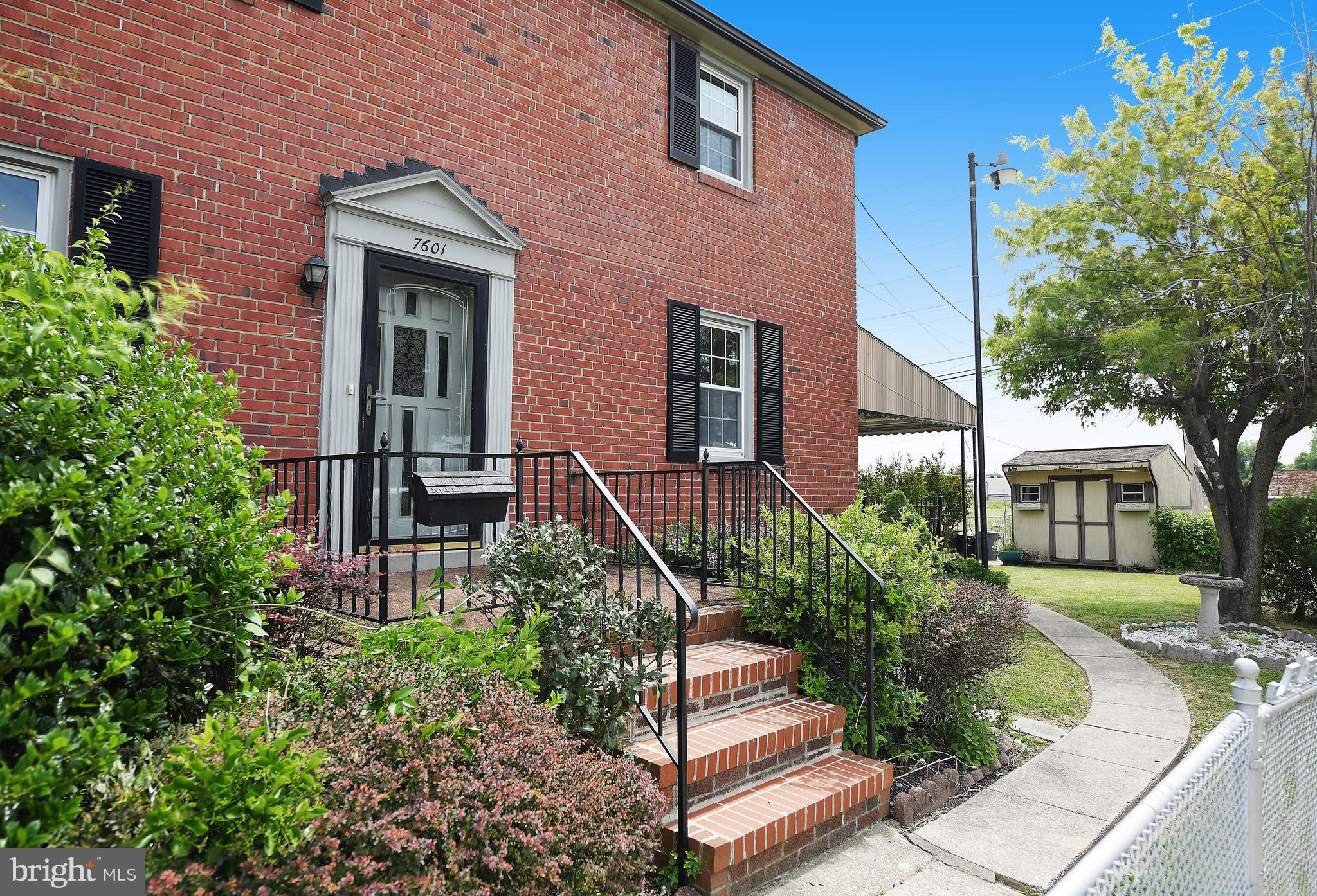 GRAY MANOR - Residential