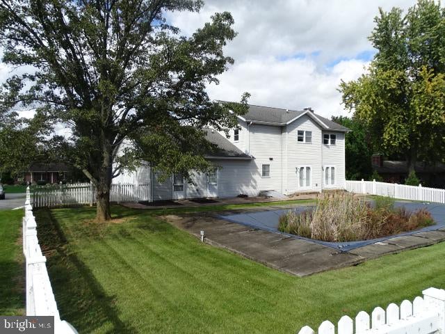 438 LARKSPUR LANE