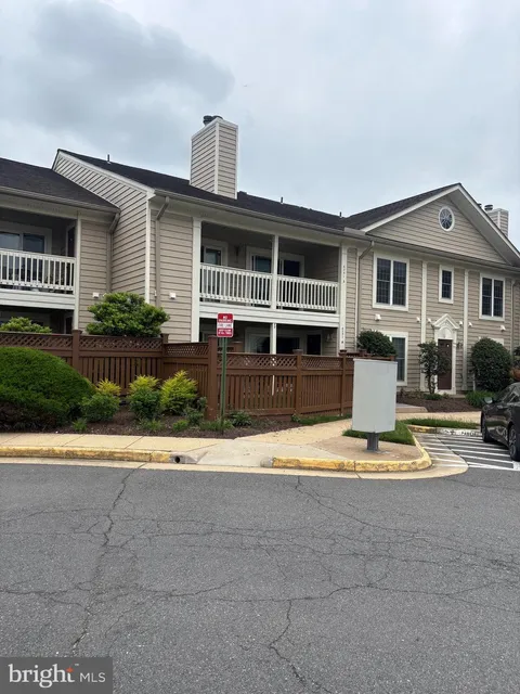 6051 Essex House Square Unit B, Alexandria, VA MLS: VAFX2241704