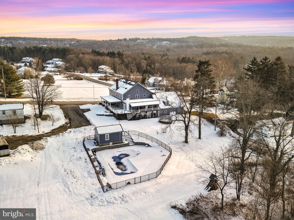 Photo of 521 Greenview Drive, SAYLORSBURG, PA 18353 (MLS # PAMR2005924)