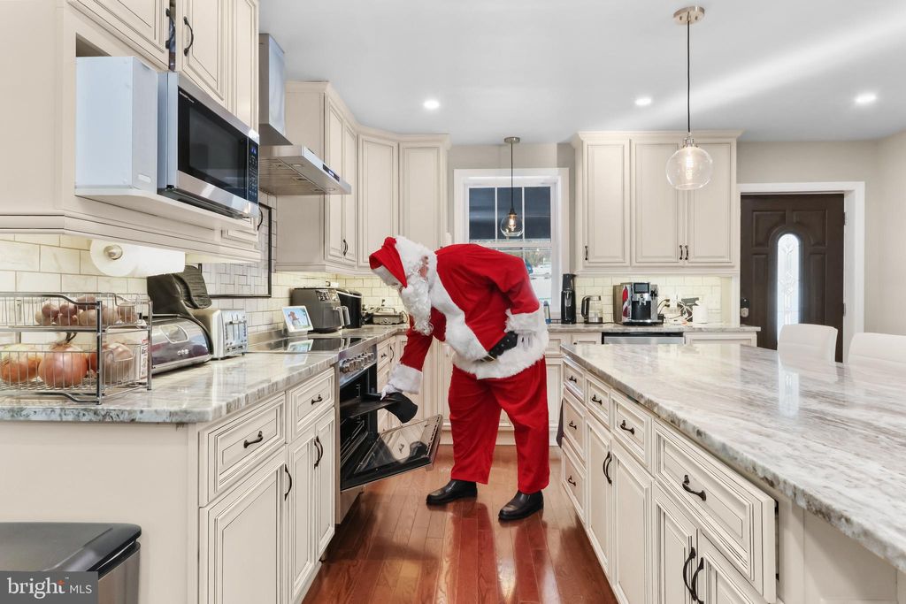 Photo of 521 Greenview Drive, SAYLORSBURG, PA 18353 (MLS # PAMR2005924)