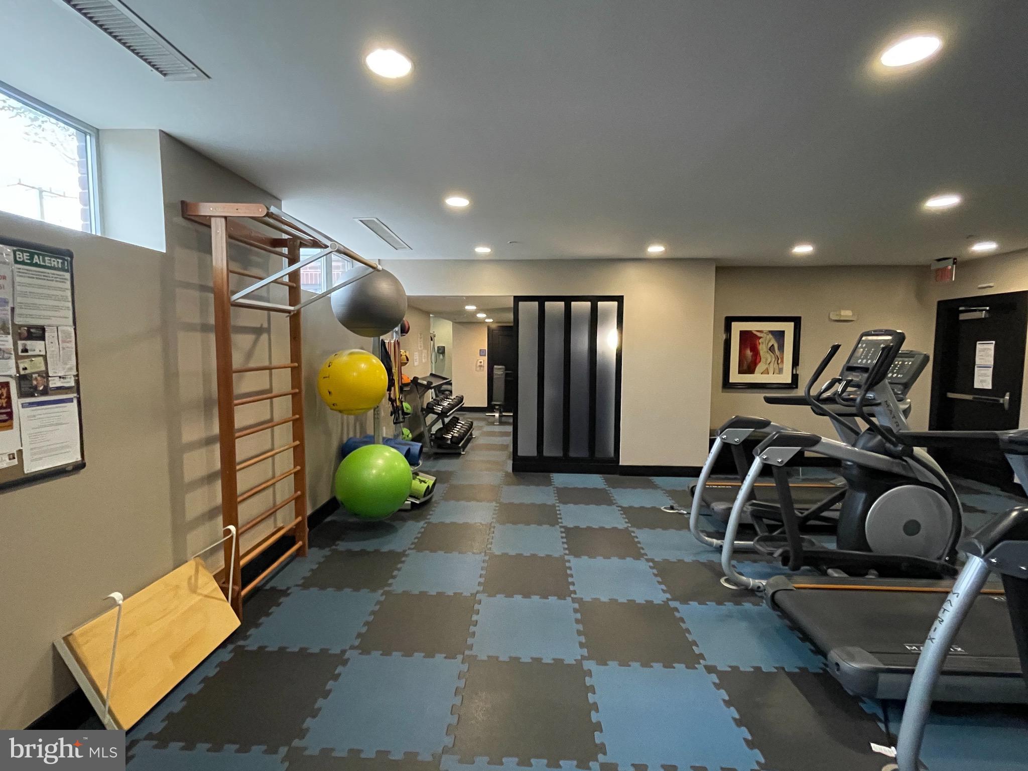 ROSSLYN - Residential Lease