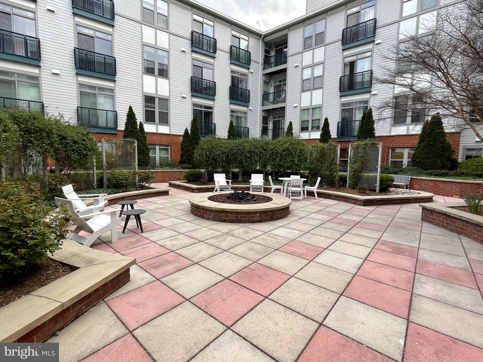 ROSSLYN - Residential Lease