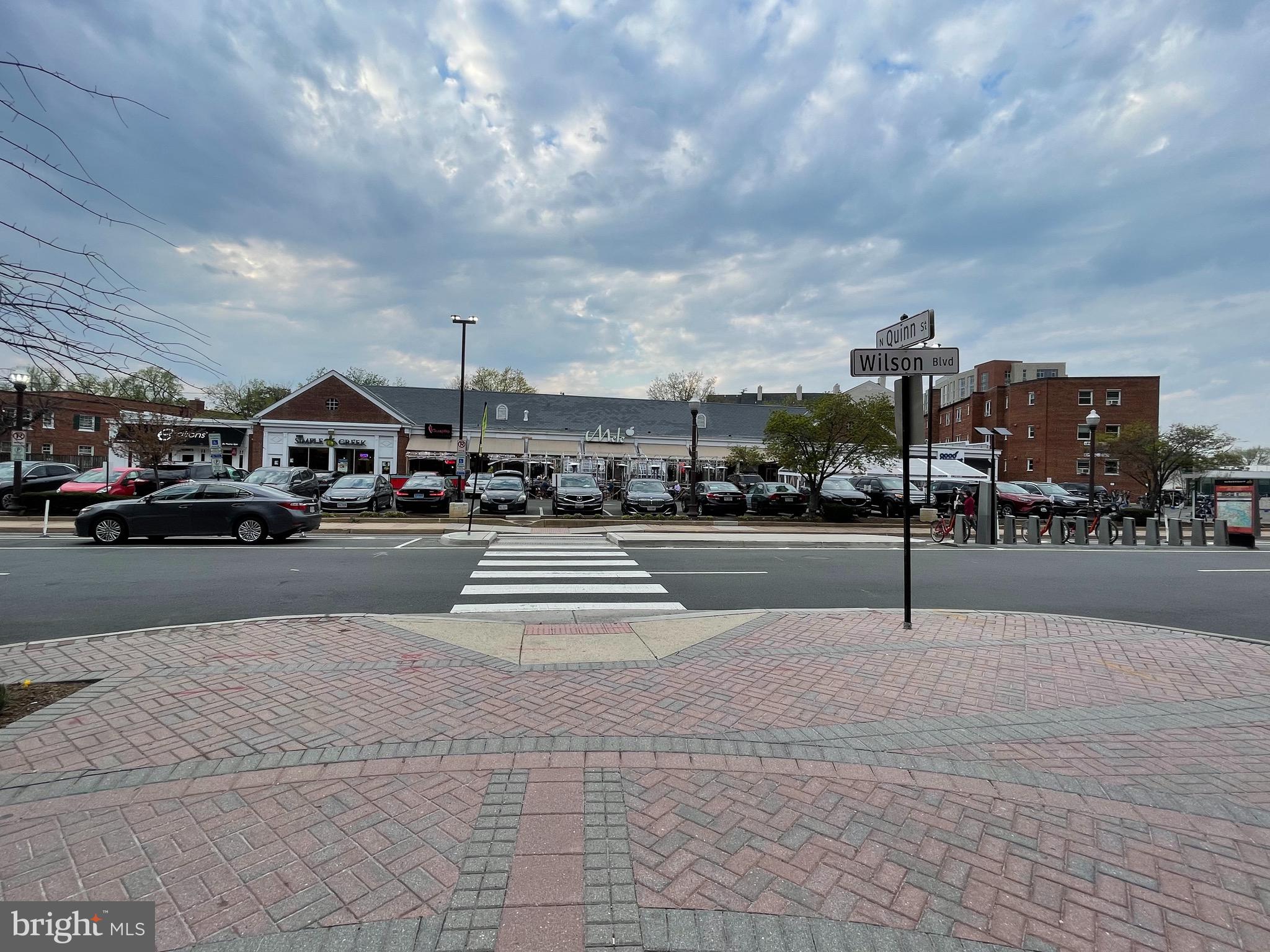 ROSSLYN - Residential Lease