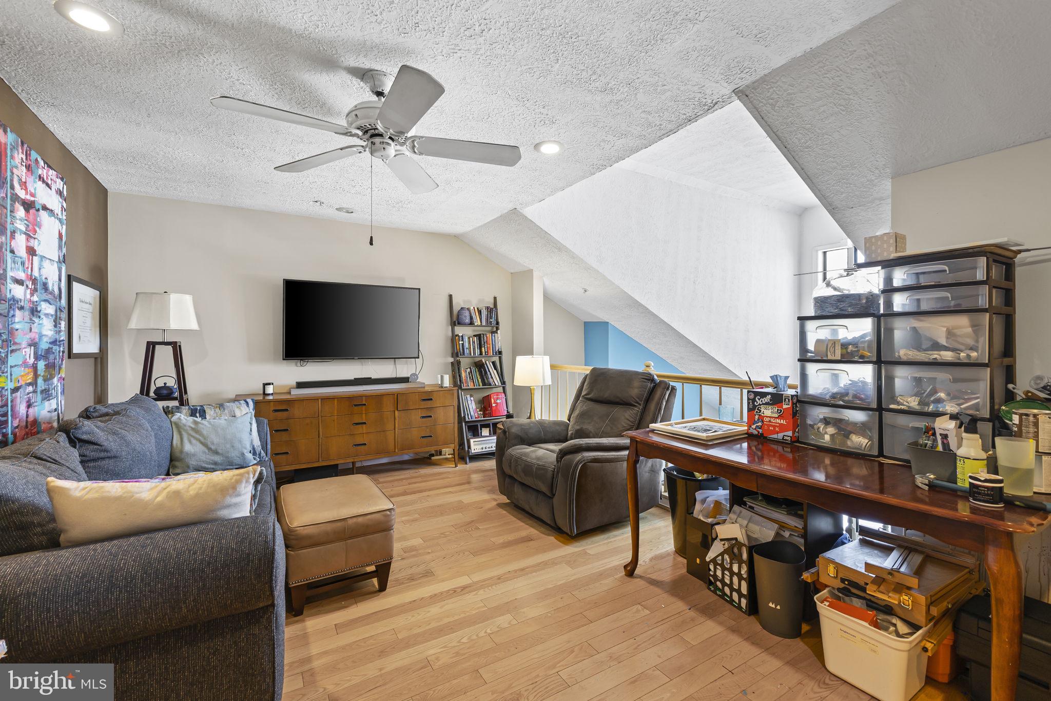 FALLS GABLE - Residential