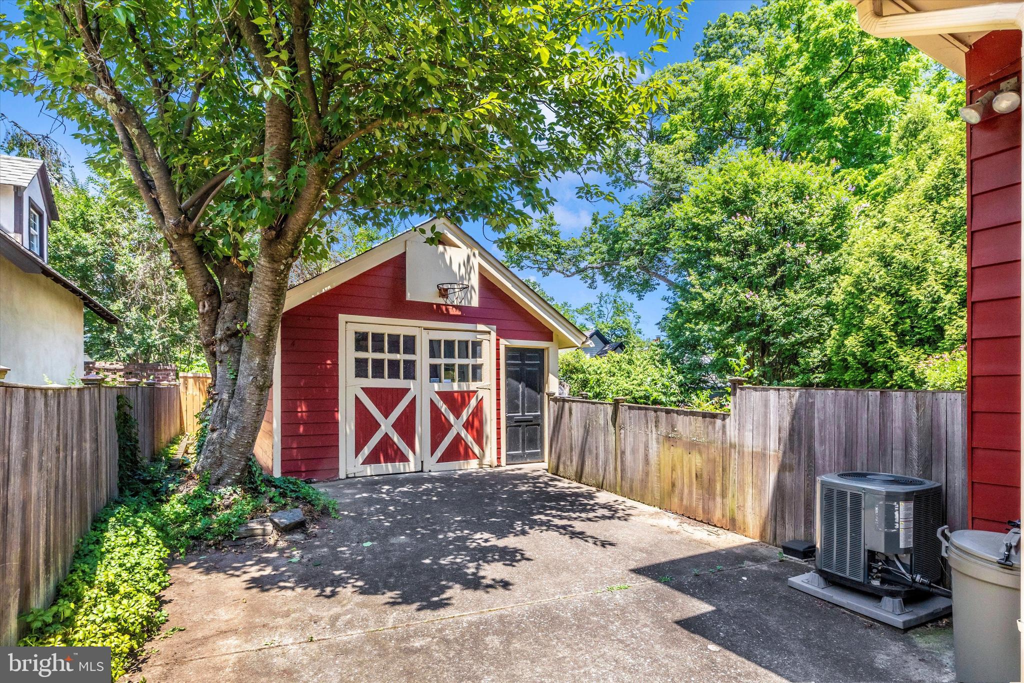 CHEVY CHASE VILLAGE - Residential